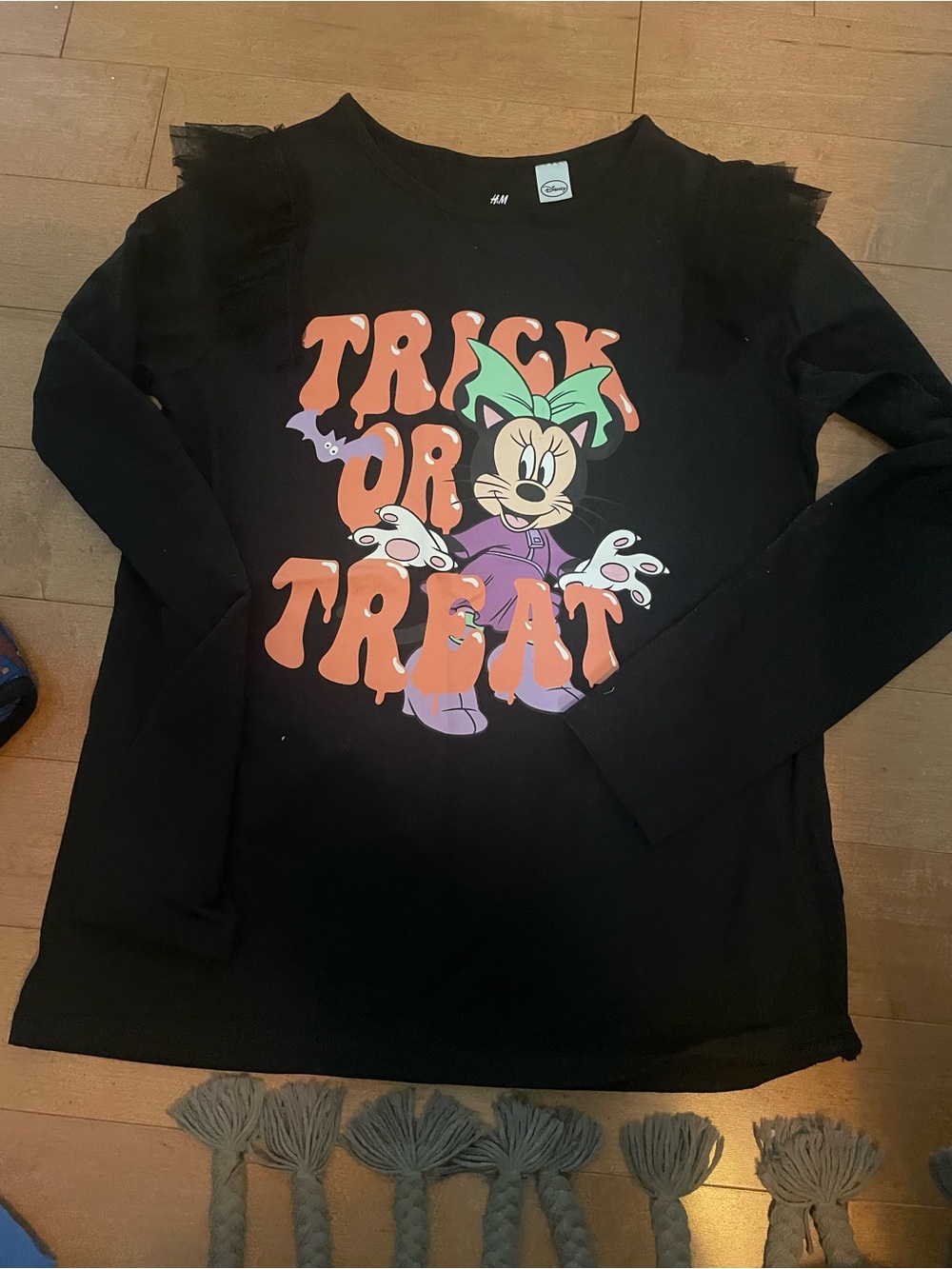 NWOT H&M Black Long-Sleeve Minnie’s Mouse Trick or Treat Graphic Tee 8-10 youth